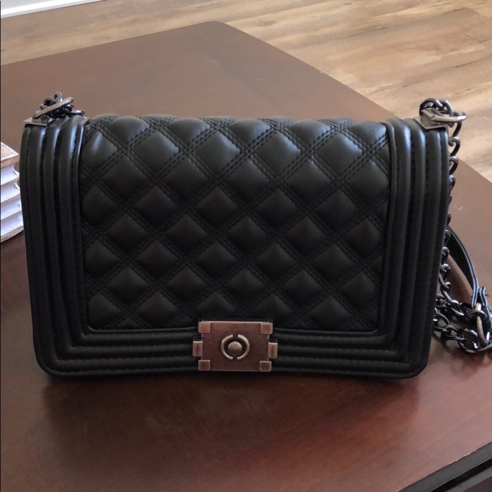 Black Handbag - Picture 2 of 7